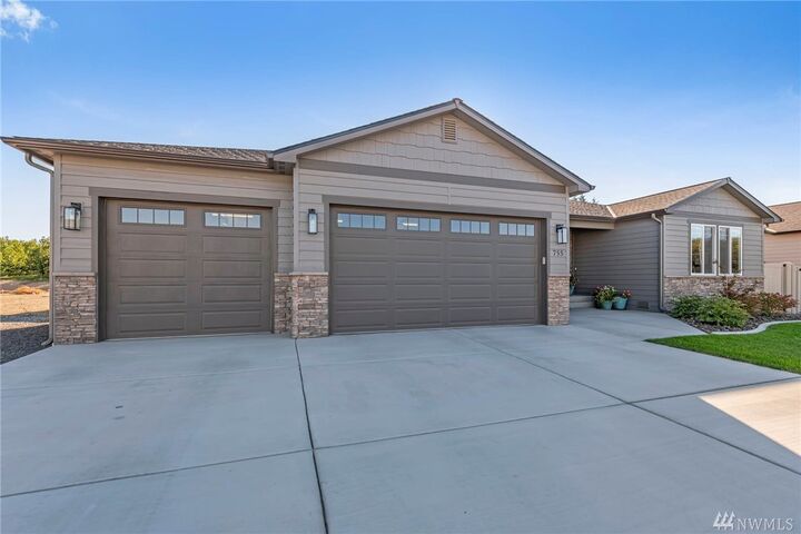 Property Photo:  755 S Perry Ave  WA 98802 