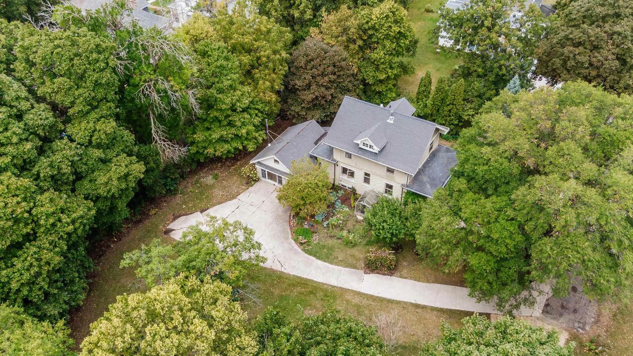 Property Photo:  1300 Bushnell St  WI 53511 