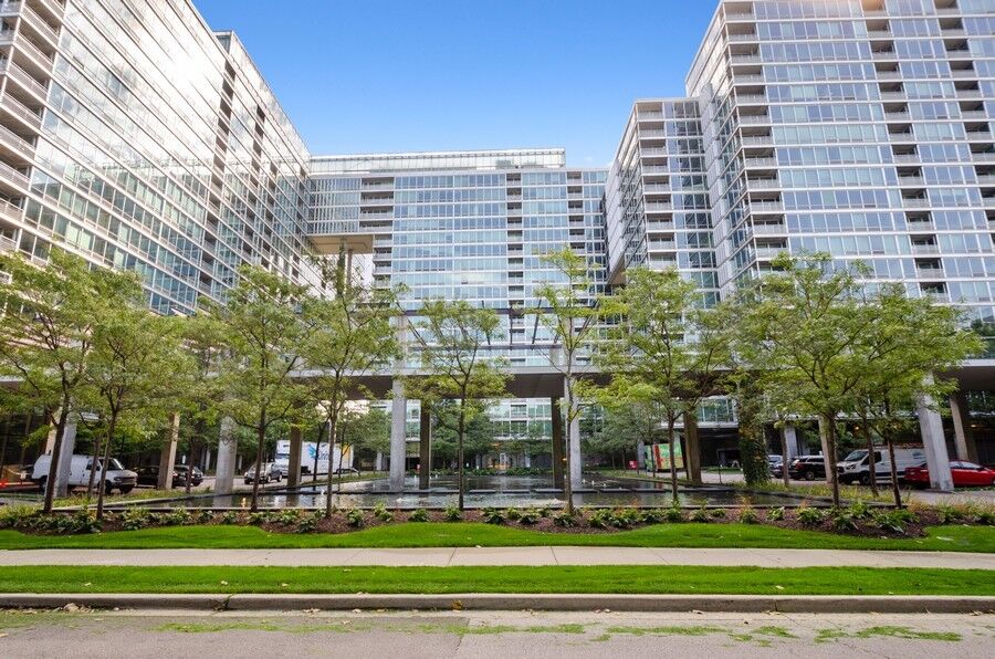 Property Photo:  9725 Woods Drive 814  IL 60077