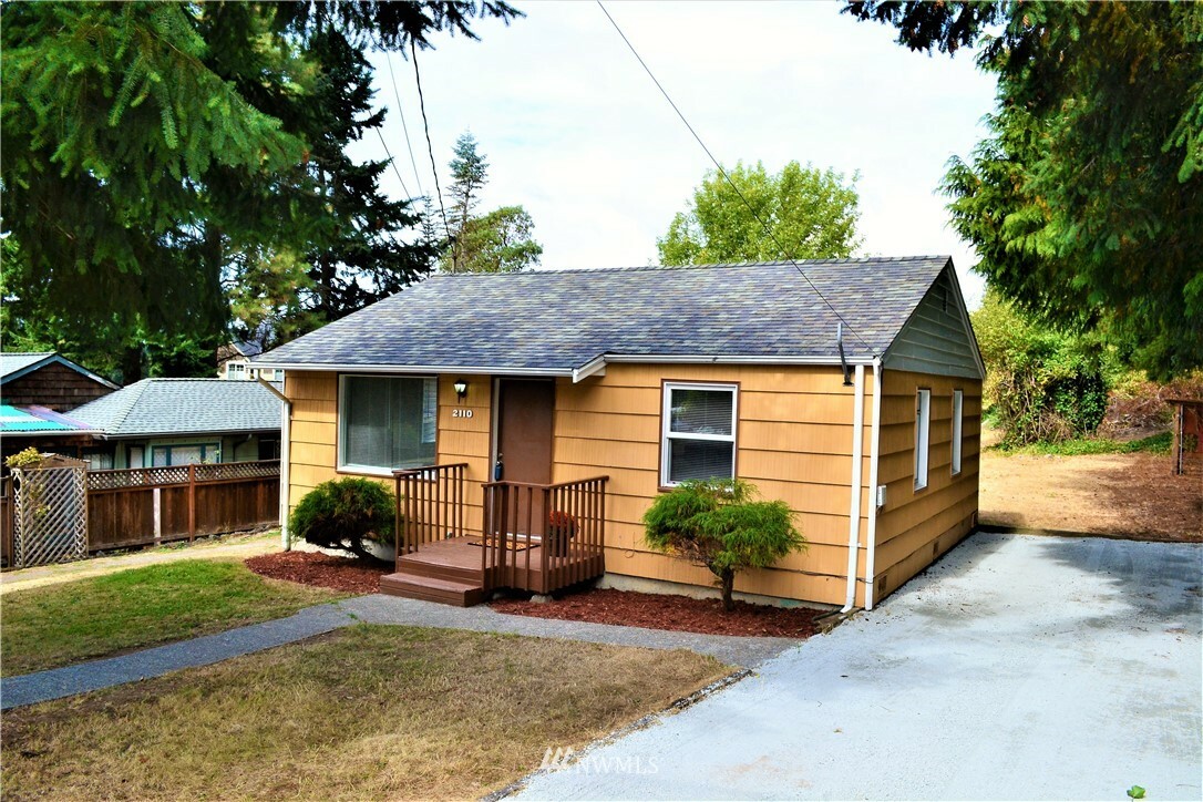 Property Photo:  2110 SW 104th Street  WA 98146 