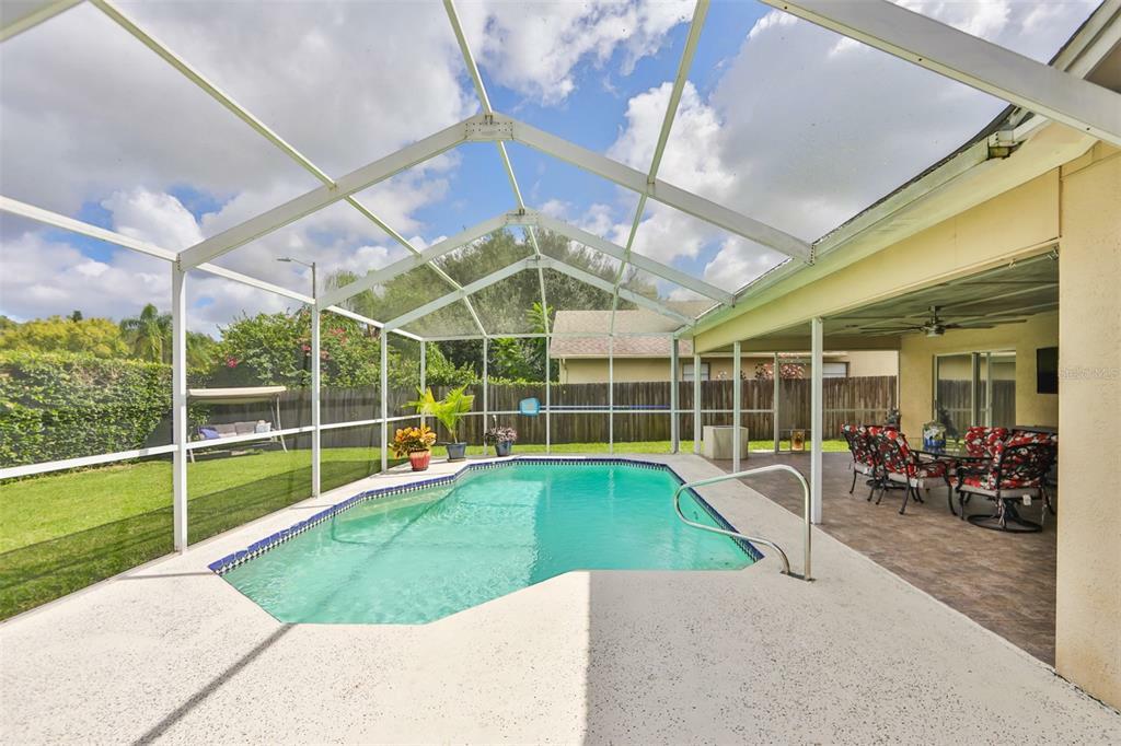 Property Photo:  1404 Clarion Drive  FL 33596 