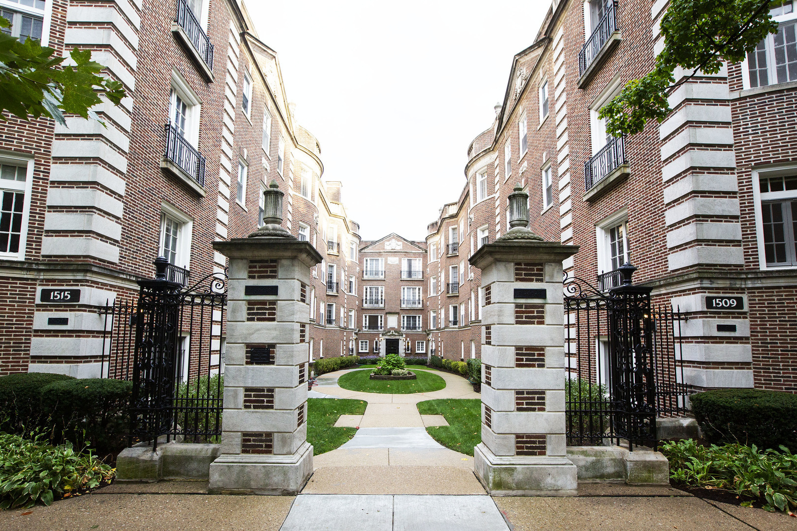Property Photo: 1513.5 Hinman Avenue 1E IL 60201