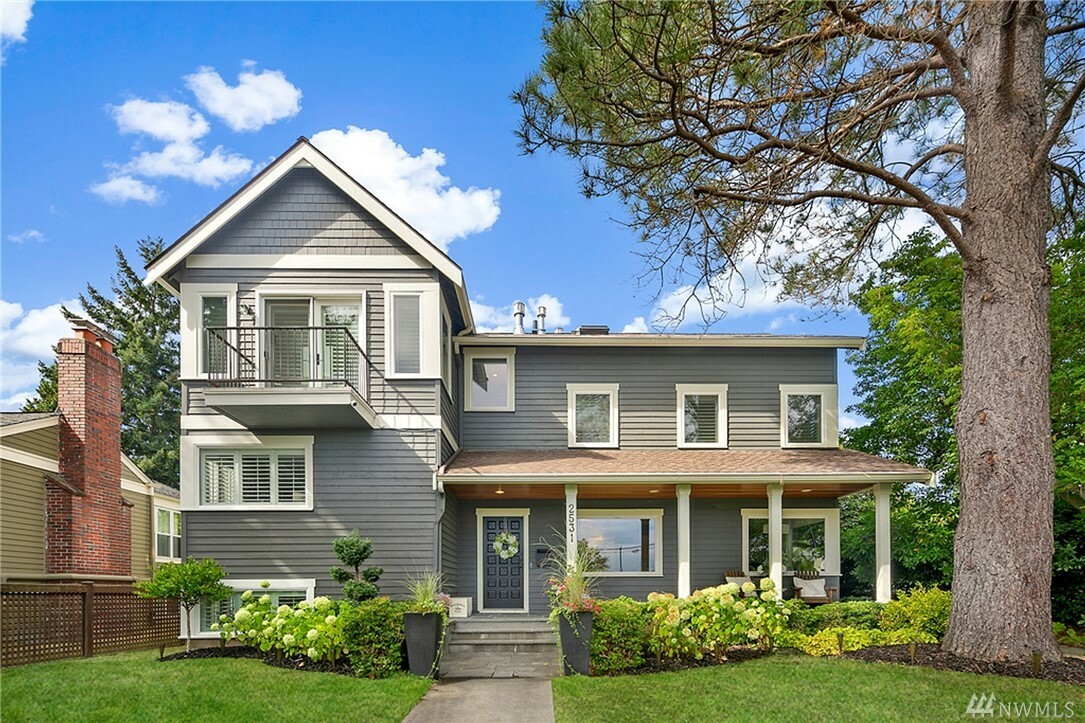 Property Photo: 2531 27th Ave W WA 98199