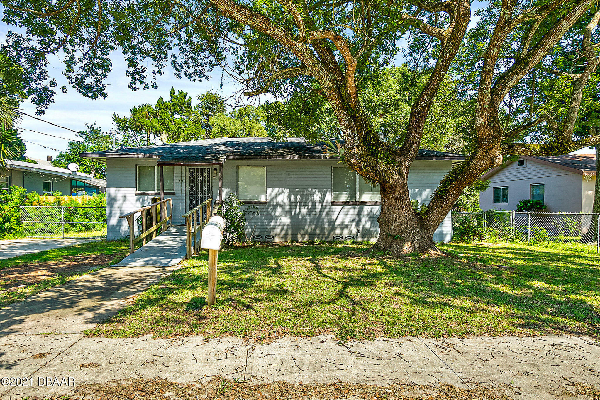 Property Photo:  139 N Seneca Street  FL 32114 