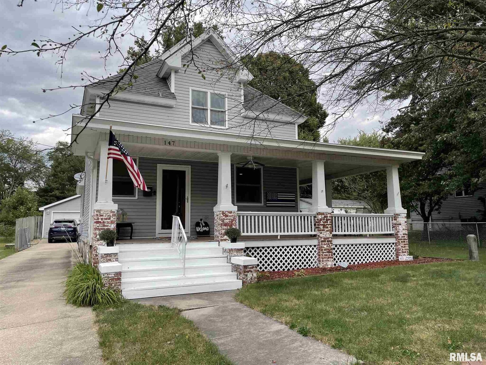 Property Photo: 147 W Mary IL 61401