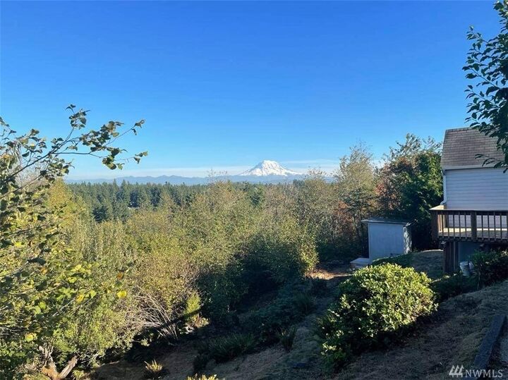 Property Photo: 14111 68th Ave E WA 98373