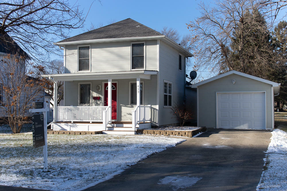 Property Photo:  413 Pennsylvania Avenue  IA 50248 