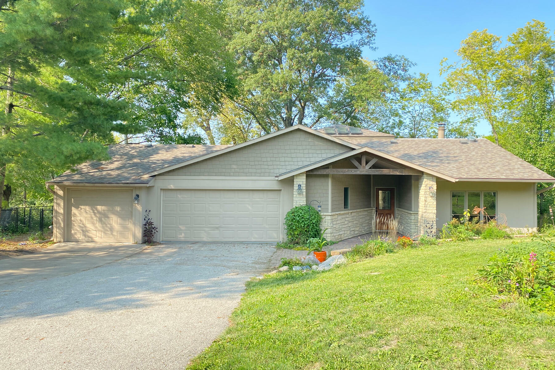 Property Photo:  501 W Riverside Road  IA 50010 