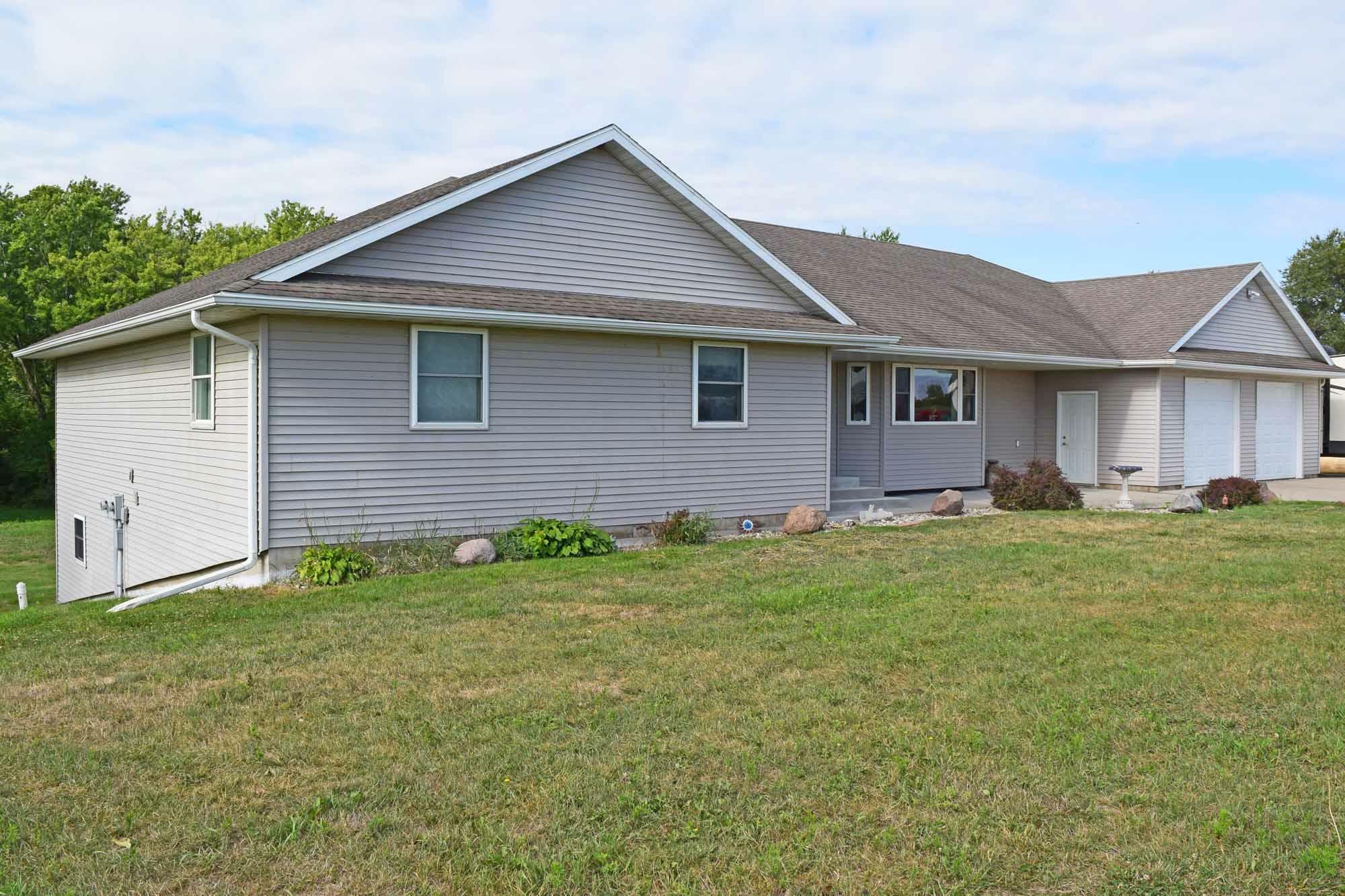 Property Photo:  1181 Xl Avenue  IA 50014 