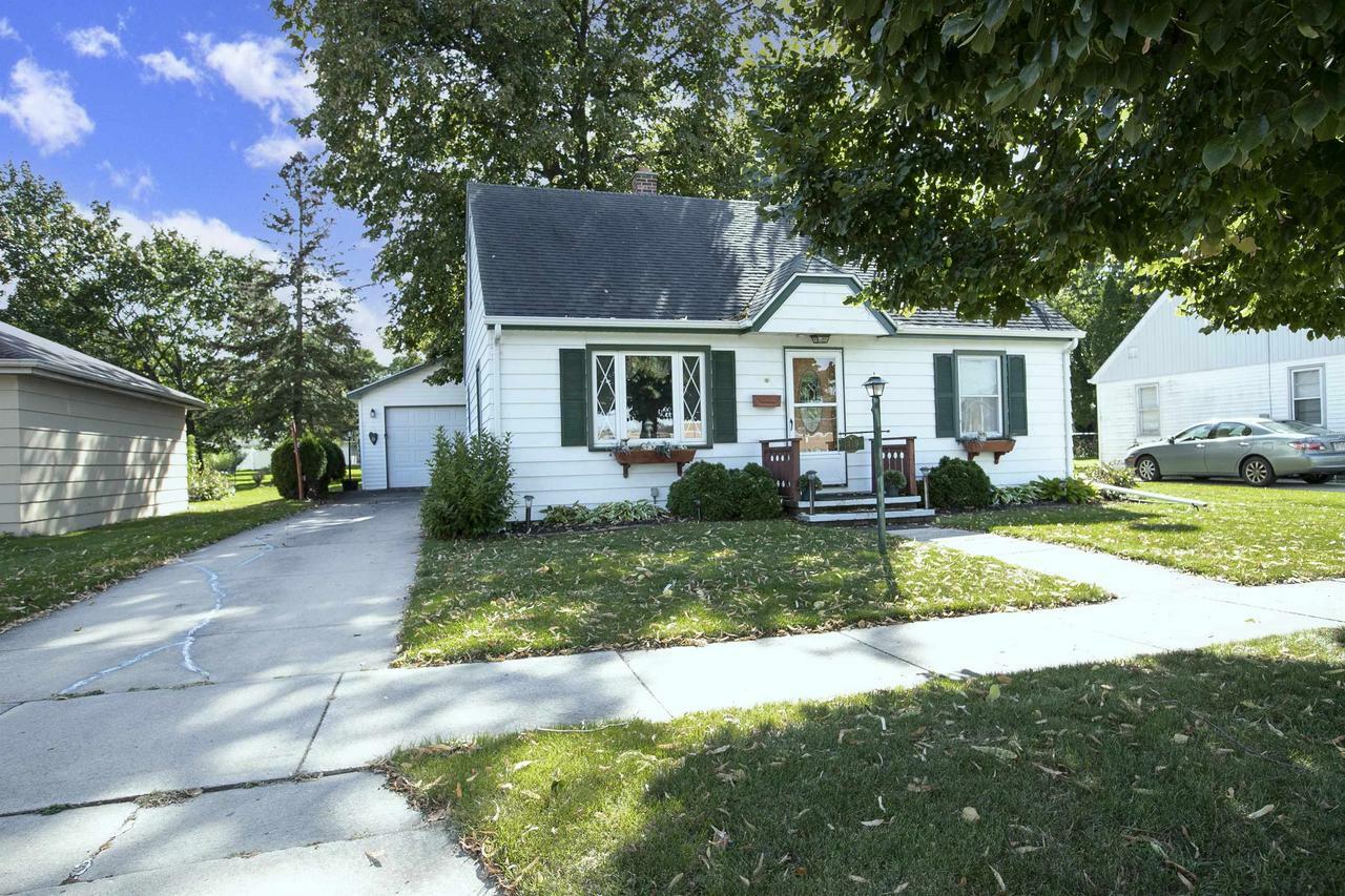 Property Photo:  1419 East Dewey Street  WI 54915 