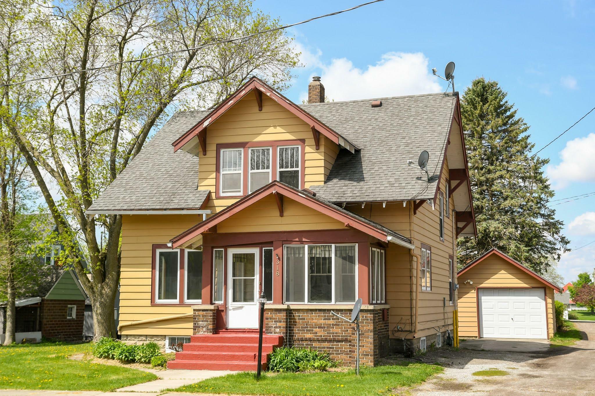 Property Photo:  318 S Illinois Street  IA 50122 