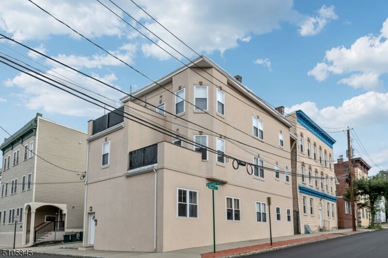 Property Photo:  1 Grant St 1  NJ 07042 