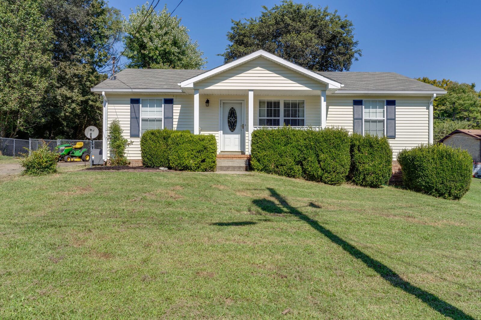 Property Photo: 519 Edmondson Ferry Ct TN 37040