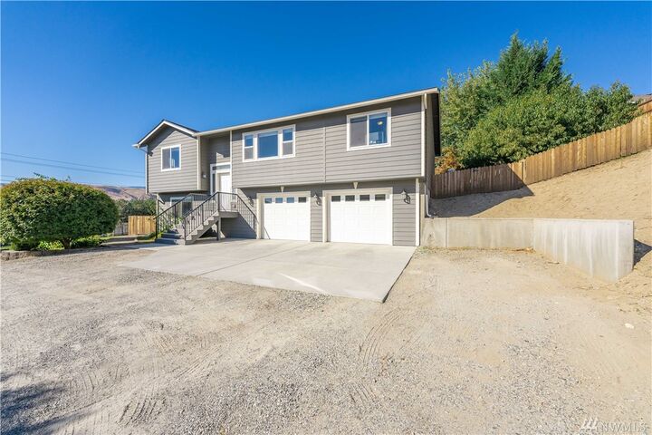 Property Photo:  1971 SE 4th St  WA 98802 