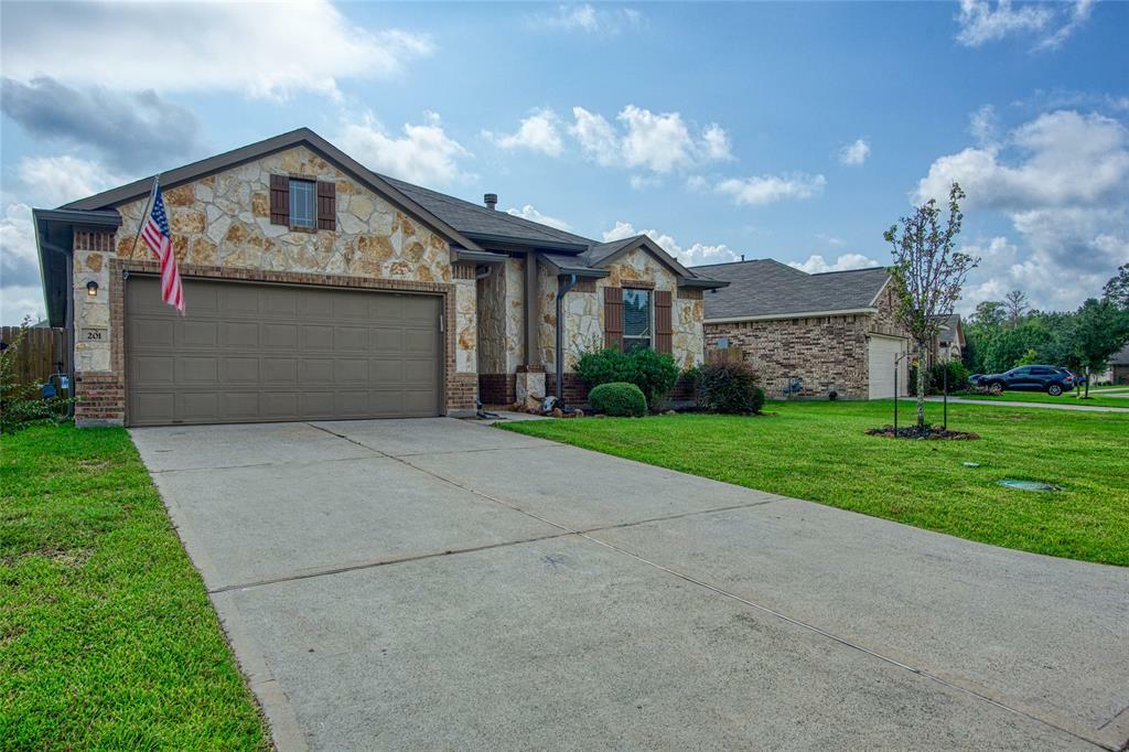 Property Photo:  201 Country Crossing Circle  TX 77354 