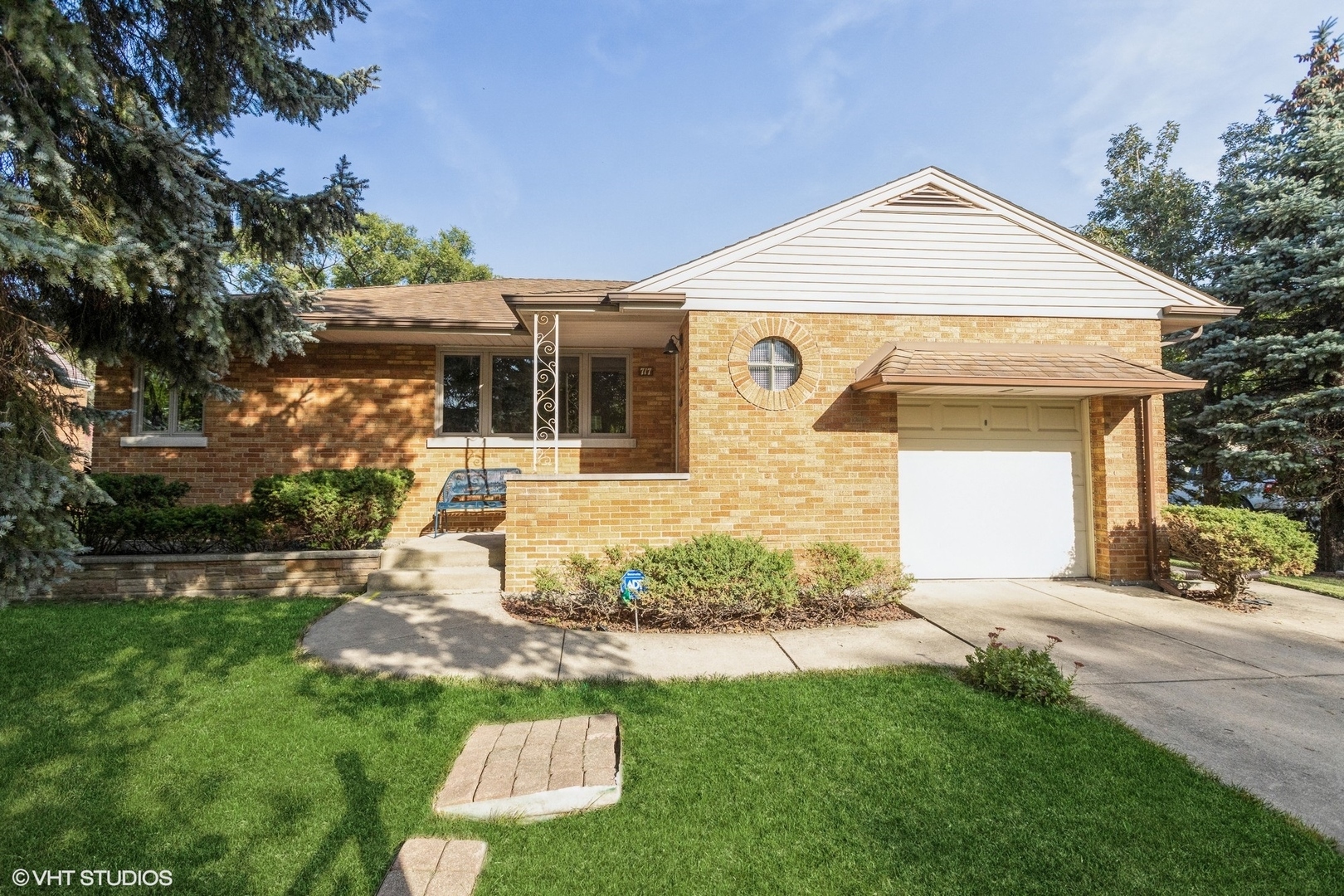 Property Photo:  717 Newberry Avenue  IL 60526 