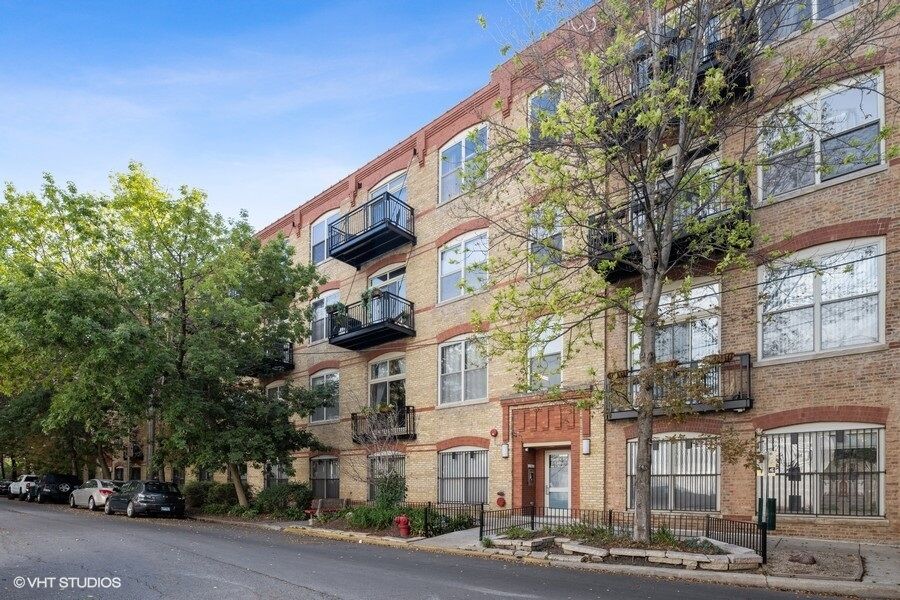 Property Photo:  1740 N Maplewood Avenue 107  IL 60647 