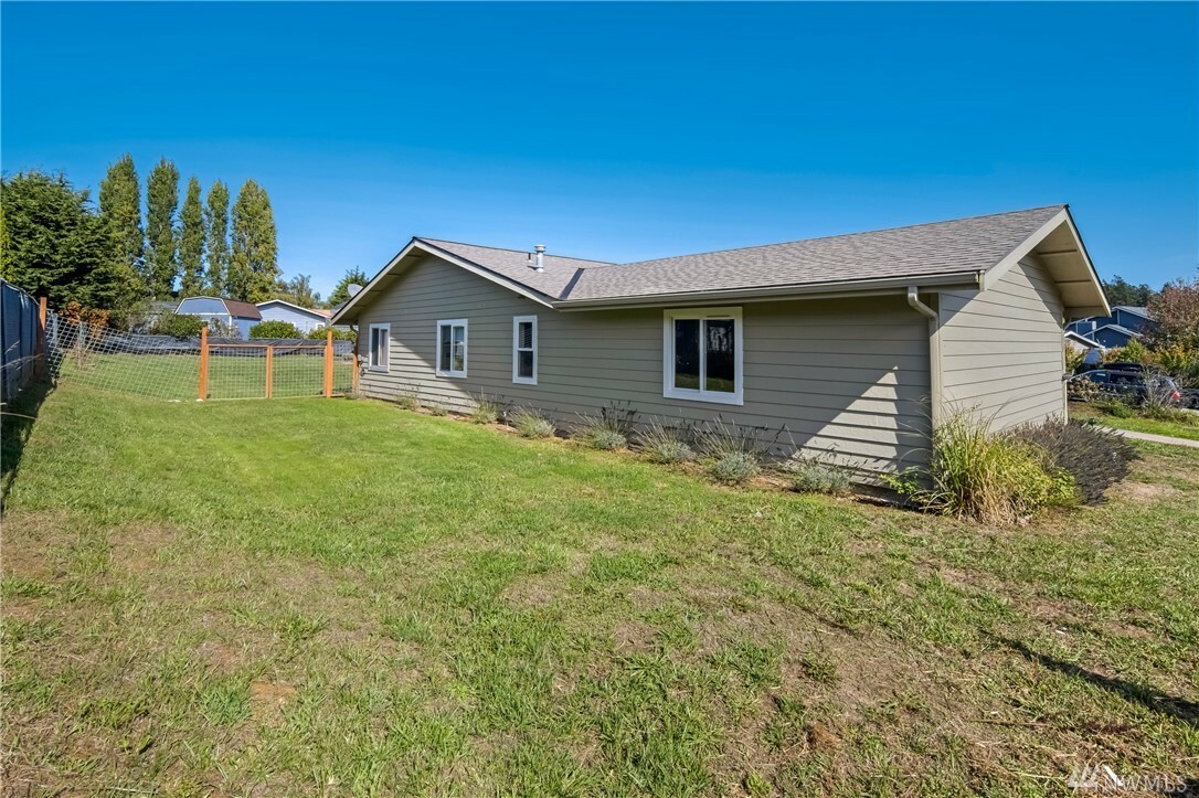 Property Photo:  550 Rose Lane  WA 98250 