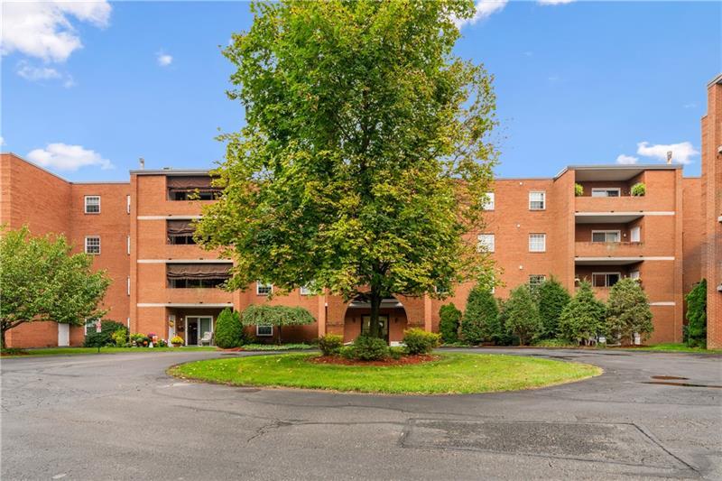 Property Photo: 2850 Edgecliff Rd 18 PA 15068