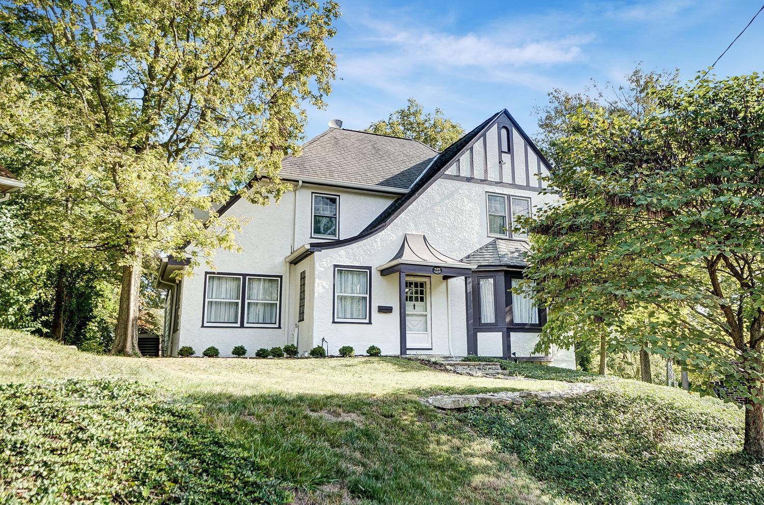 Property Photo: 1308 Paddock Hills Ave OH 45229