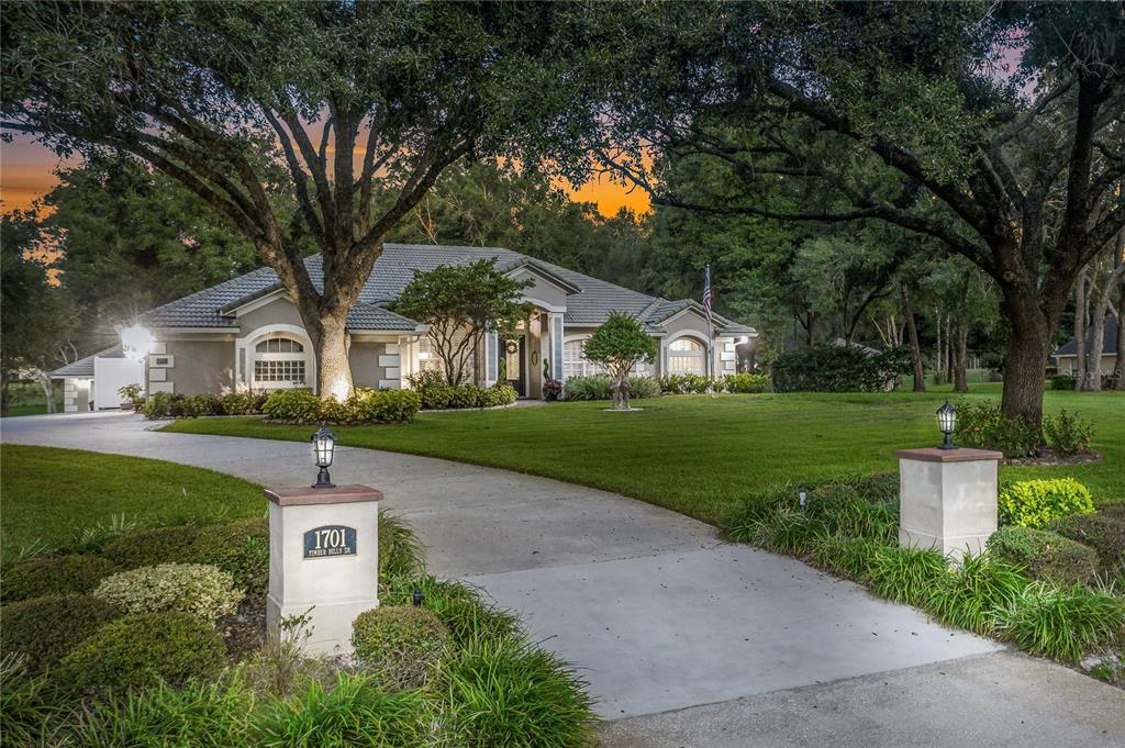 Property Photo:  1701 Timber Hills Drive  FL 32724 