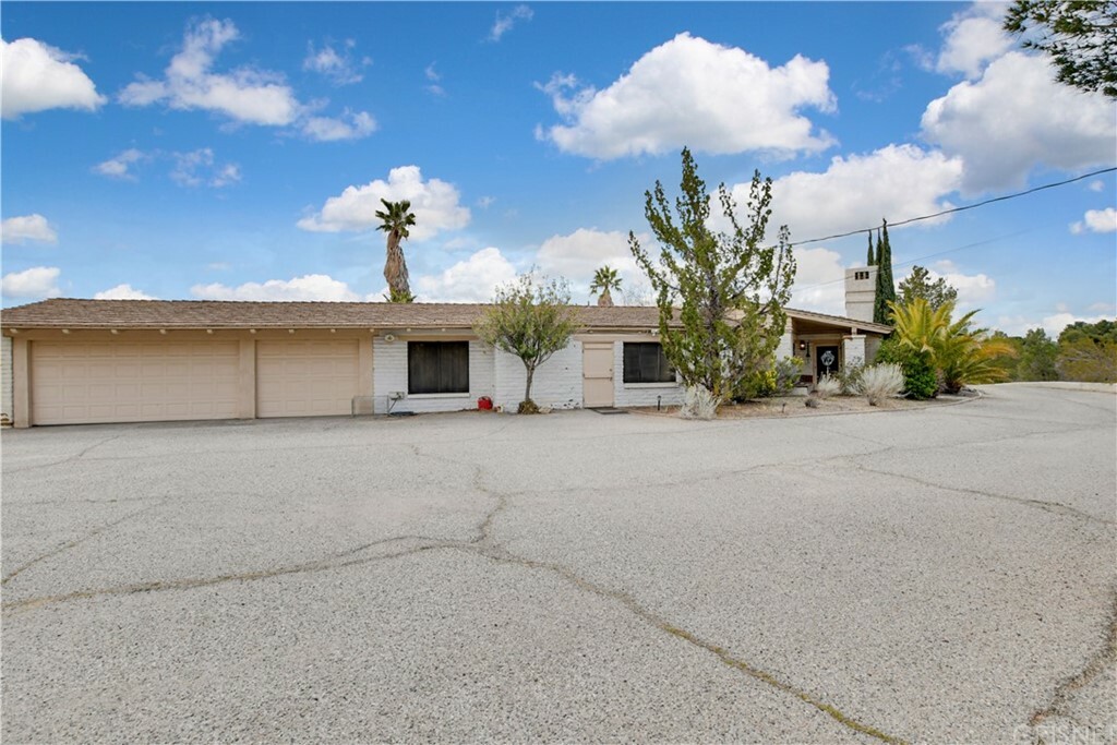 Property Photo:  20572 Rancherias Road  CA 92307 