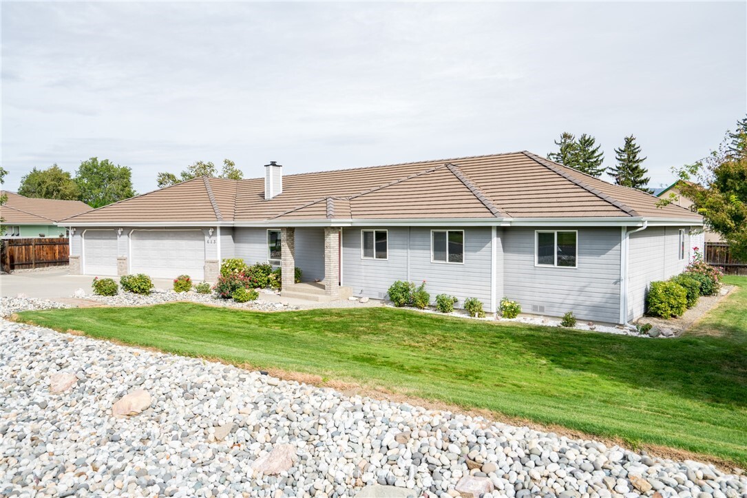 Property Photo: 613 Meadows Drive WA 98801