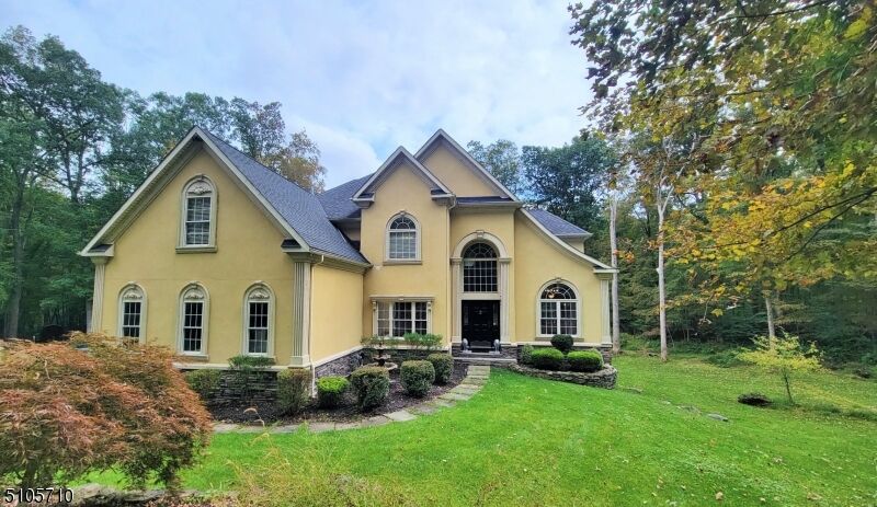 Property Photo:  11 Walnut Trl  NJ 07860