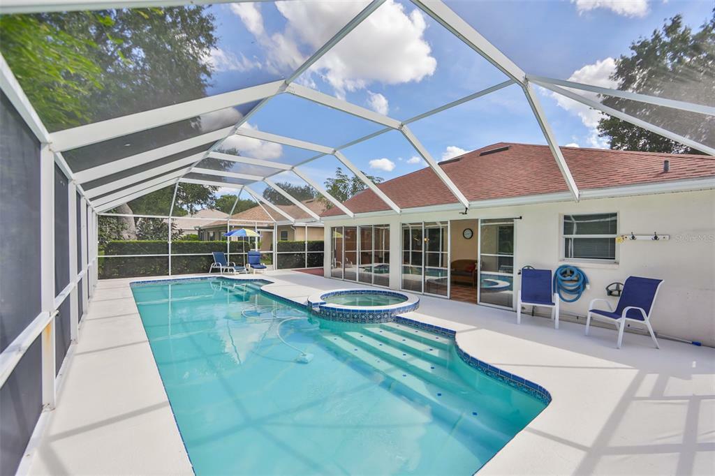 Property Photo:  1404 Bluewater Drive  FL 33573 