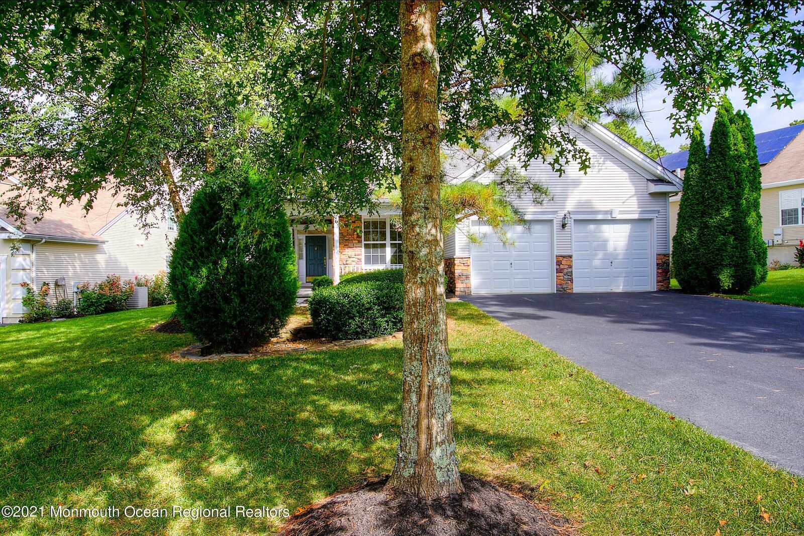 Property Photo:  21 Cypress Court  NJ 08087 