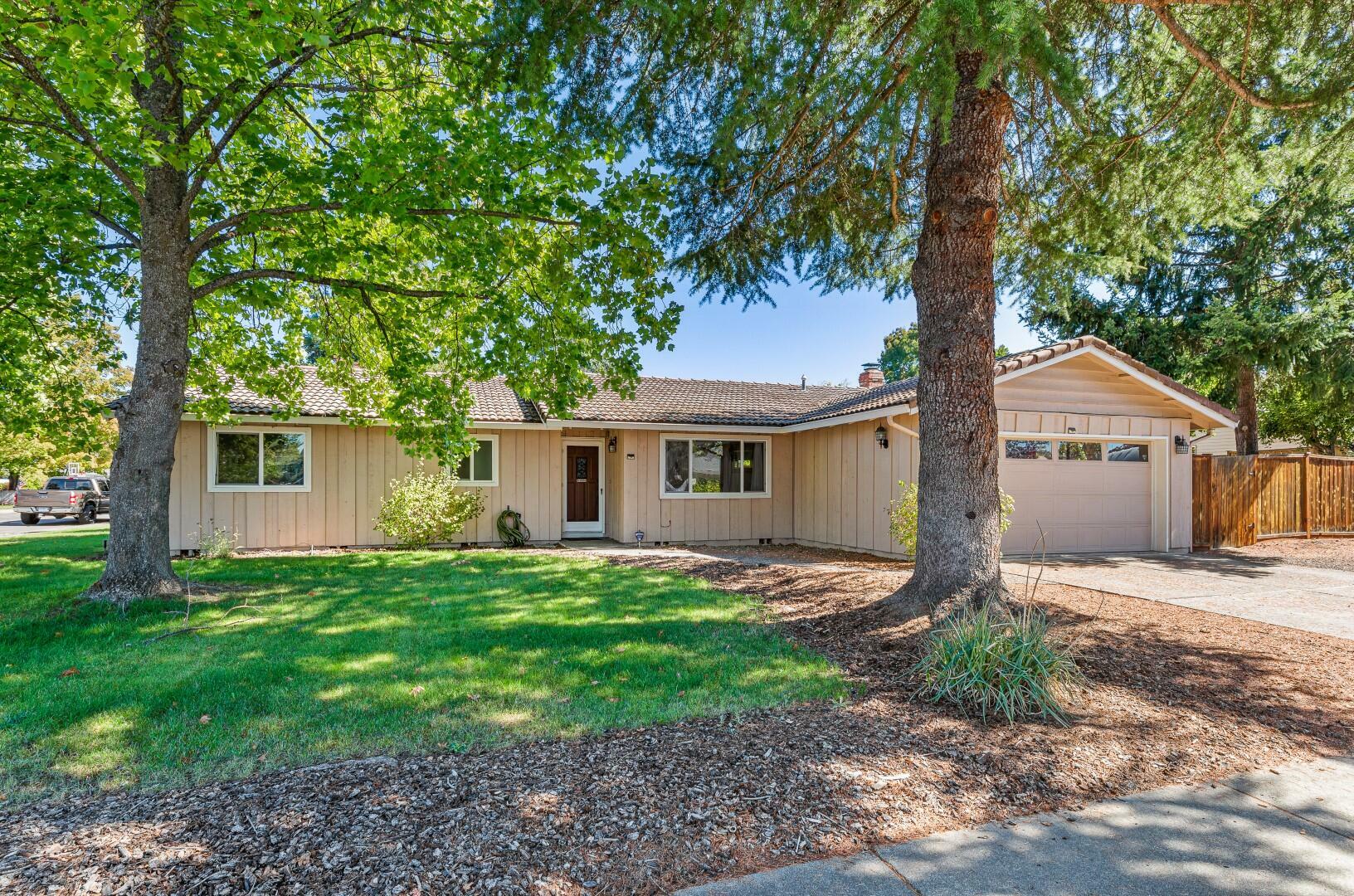 2872 Tahitian Avenue  Medford OR 97504 photo