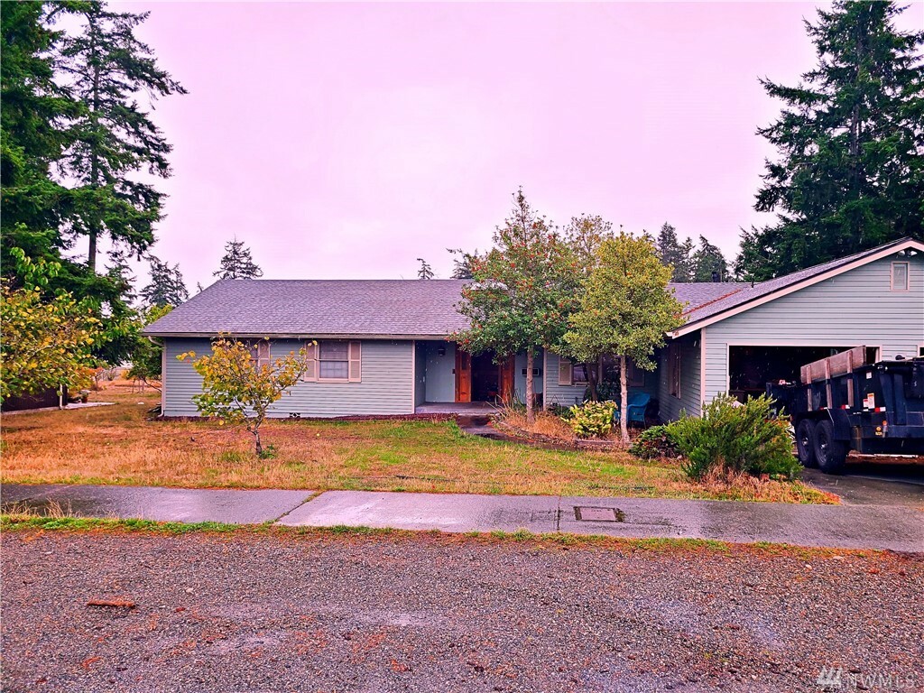 Property Photo:  859 NW 2nd Ave  WA 98277 