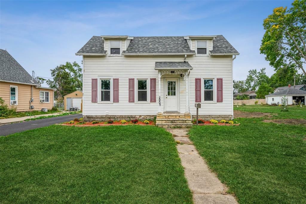 Property Photo:  2905 Bever Avenue SE  IA 52403 