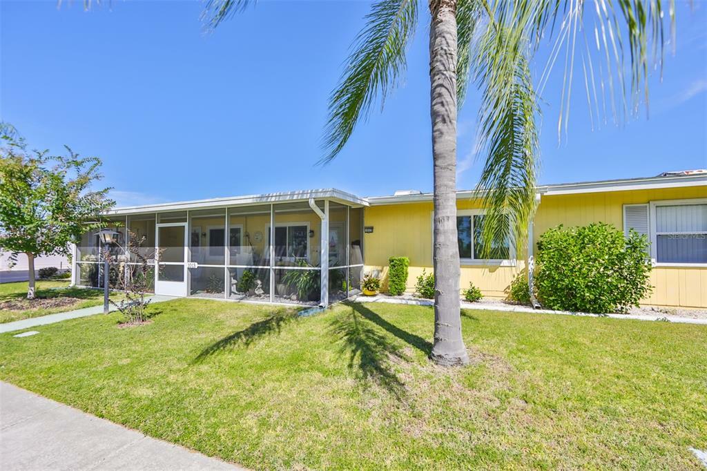 Property Photo:  1013 Rickenbacker Drive  FL 33573 