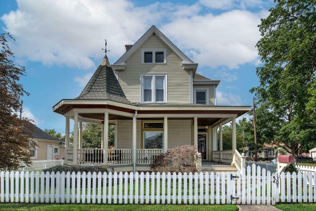 Property Photo: 1305 Market St OH 45215