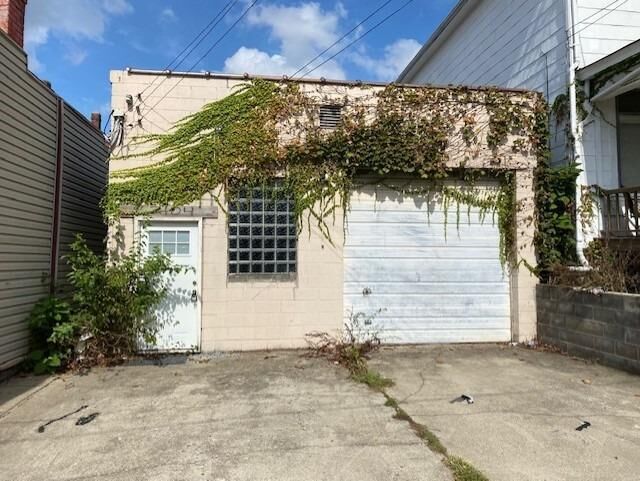 Property Photo: 2104 Lawn Ave OH 45212