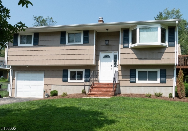 Property Photo:  4 Lenape Rd  NJ 08822 