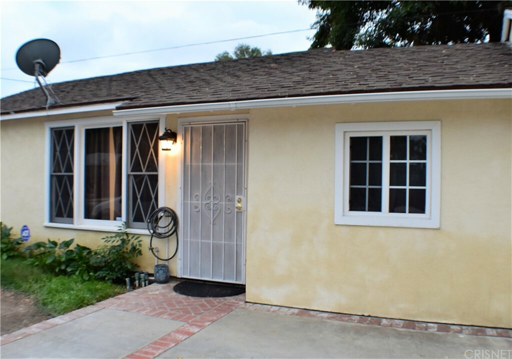 Property Photo:  6960 1/2 Encino Avenue  CA 91406 