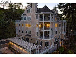 Property Photo: 127 Furnace St OR 97034