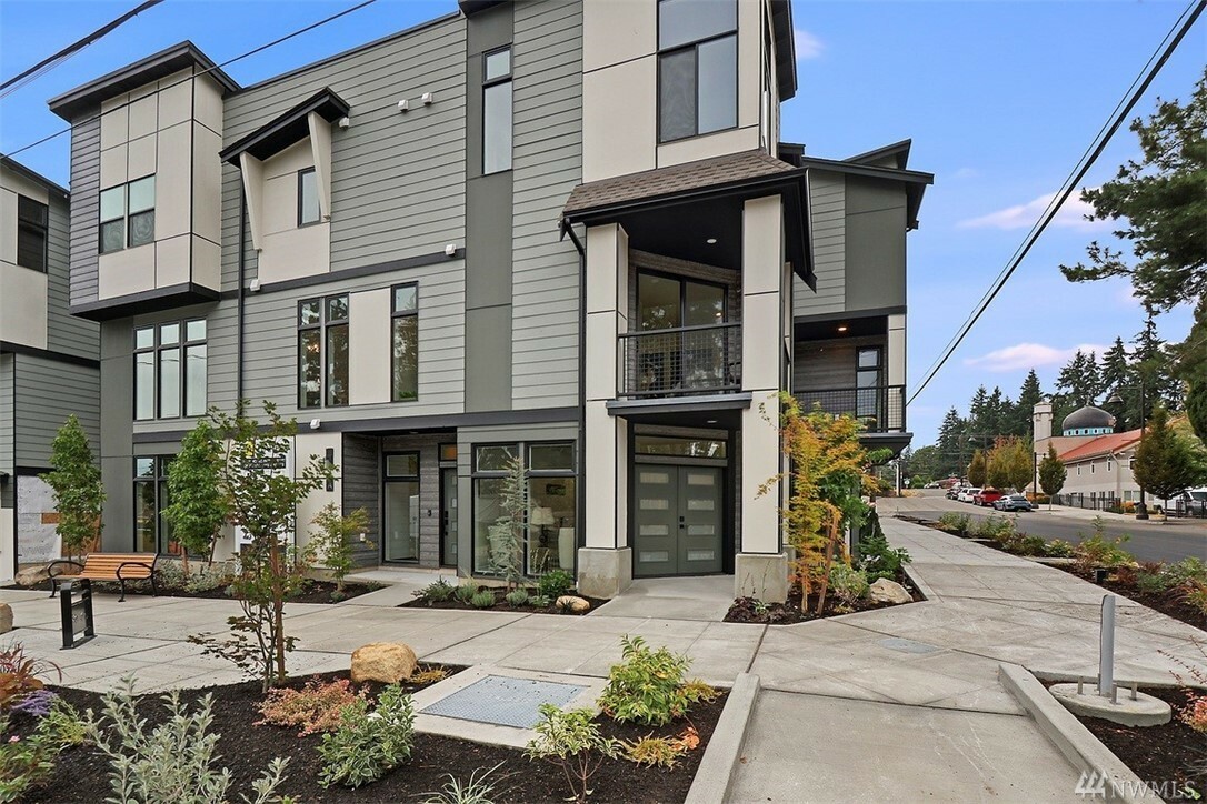 Property Photo: 5520 238th St SW A WA 98043