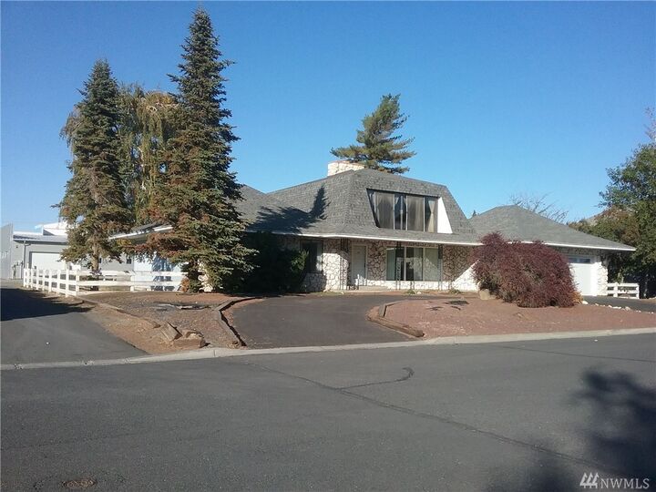 Property Photo: 759 H St SW WA 98848