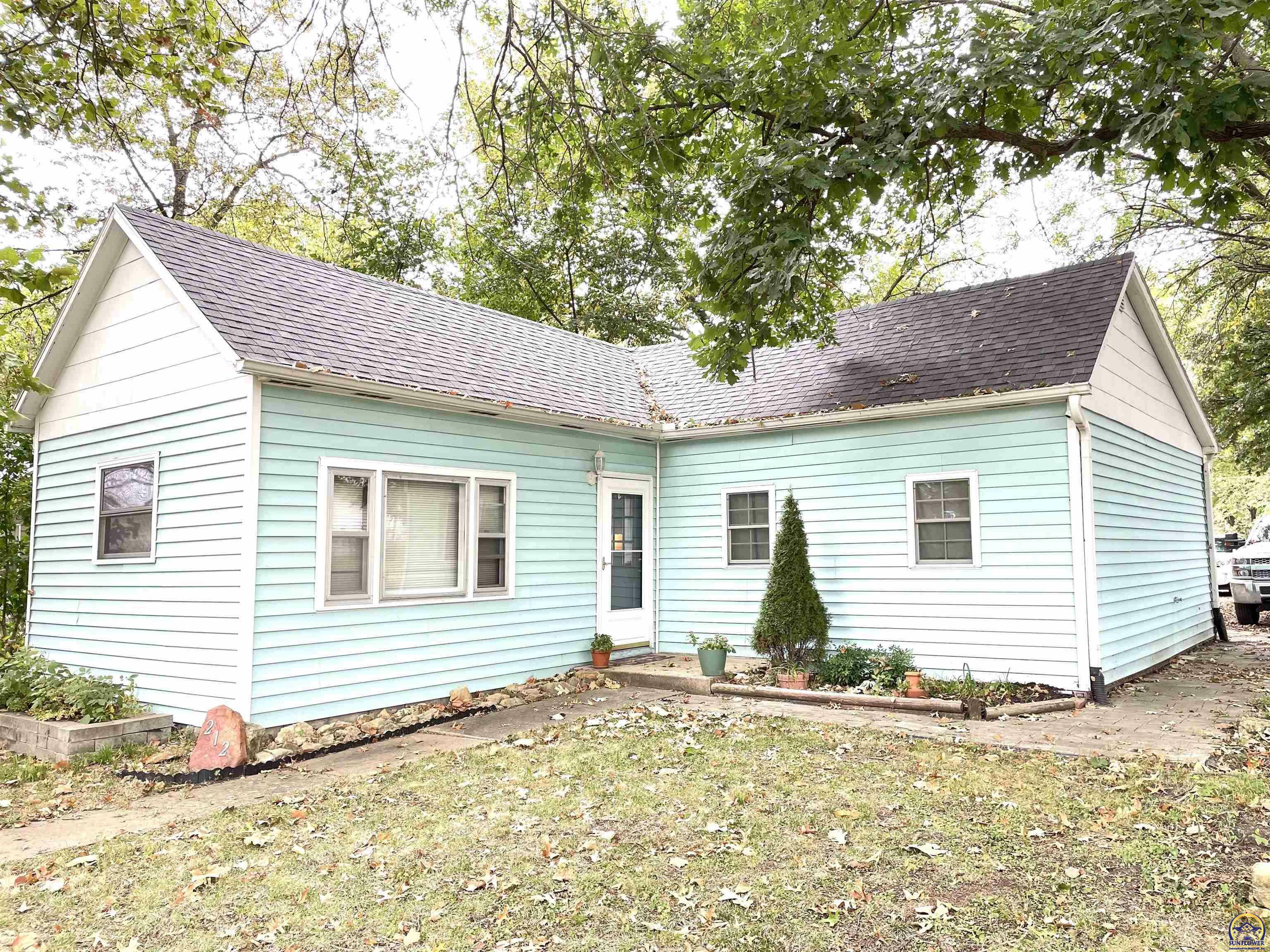 Property Photo:  212 E Palmer St  KS 66512 