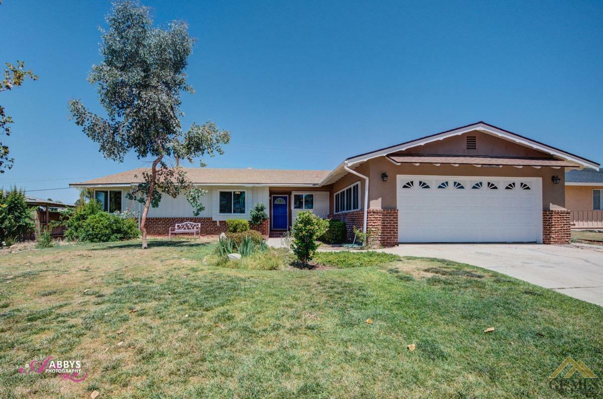 Property Photo:  2806 Harmony Drive  CA 93306 