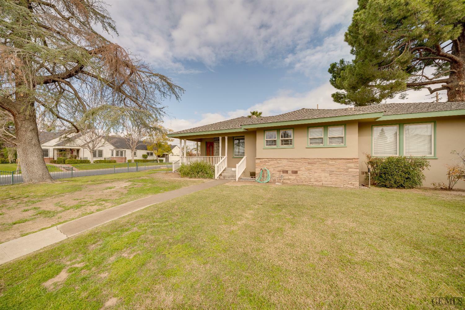 Property Photo:  102 Miner Street  CA 93305 