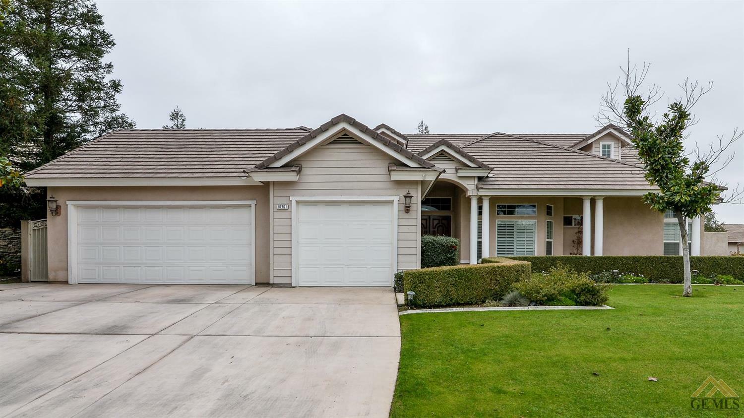 Property Photo:  10701 Whitburn Street  CA 93312 