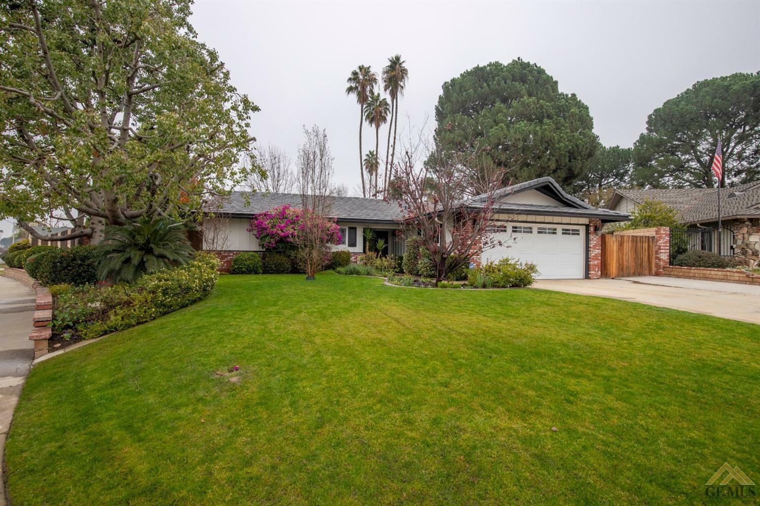 Property Photo:  3202 Elm Street  CA 93301 