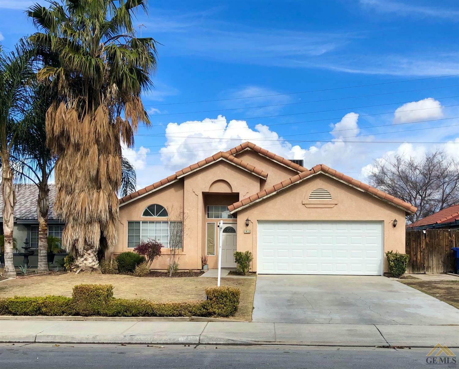 Property Photo:  1912 Saint Helens Avenue  CA 93304 