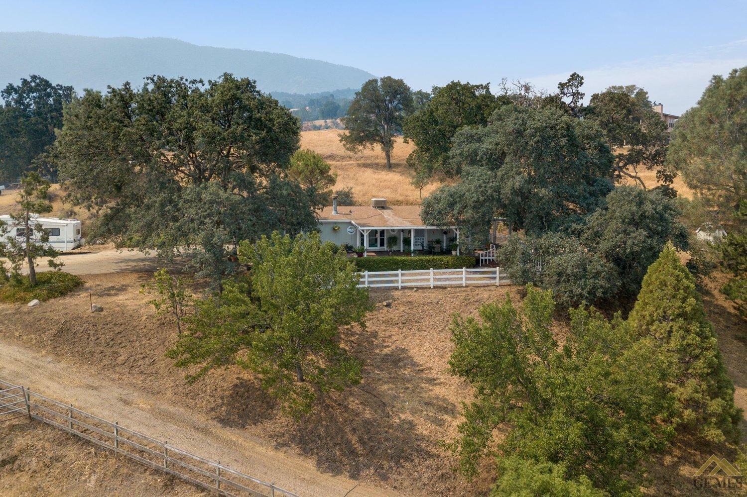 Property Photo:  31174 Hart Oaks Drive  CA 93531 