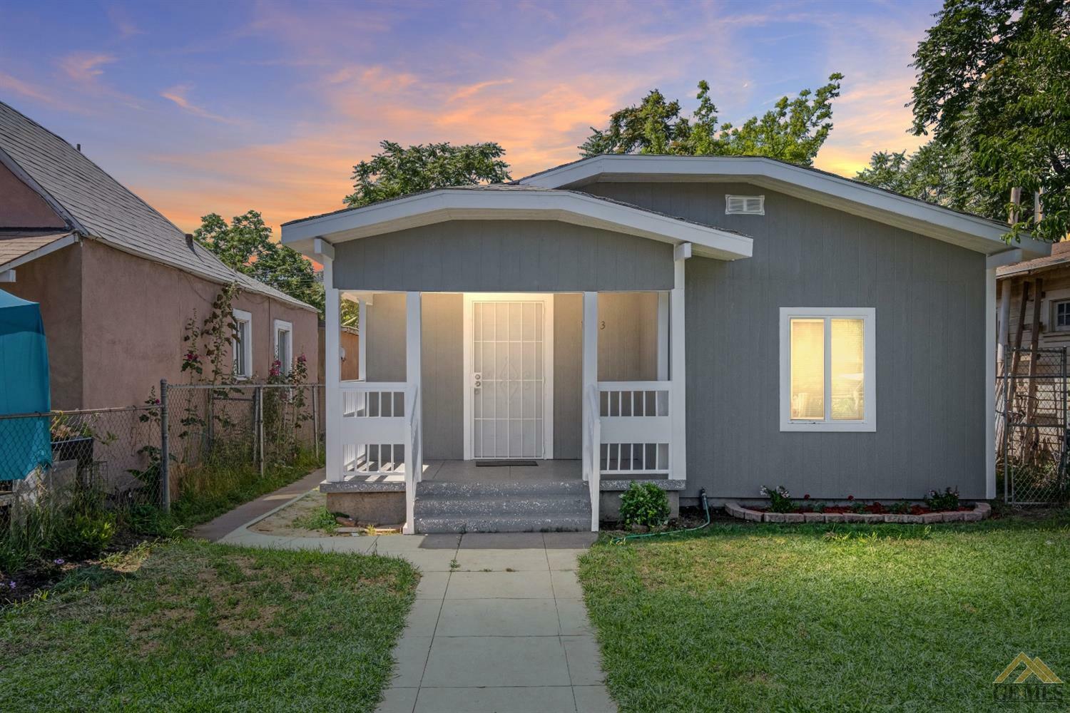 Property Photo:  1403 4th Street  CA 93304 