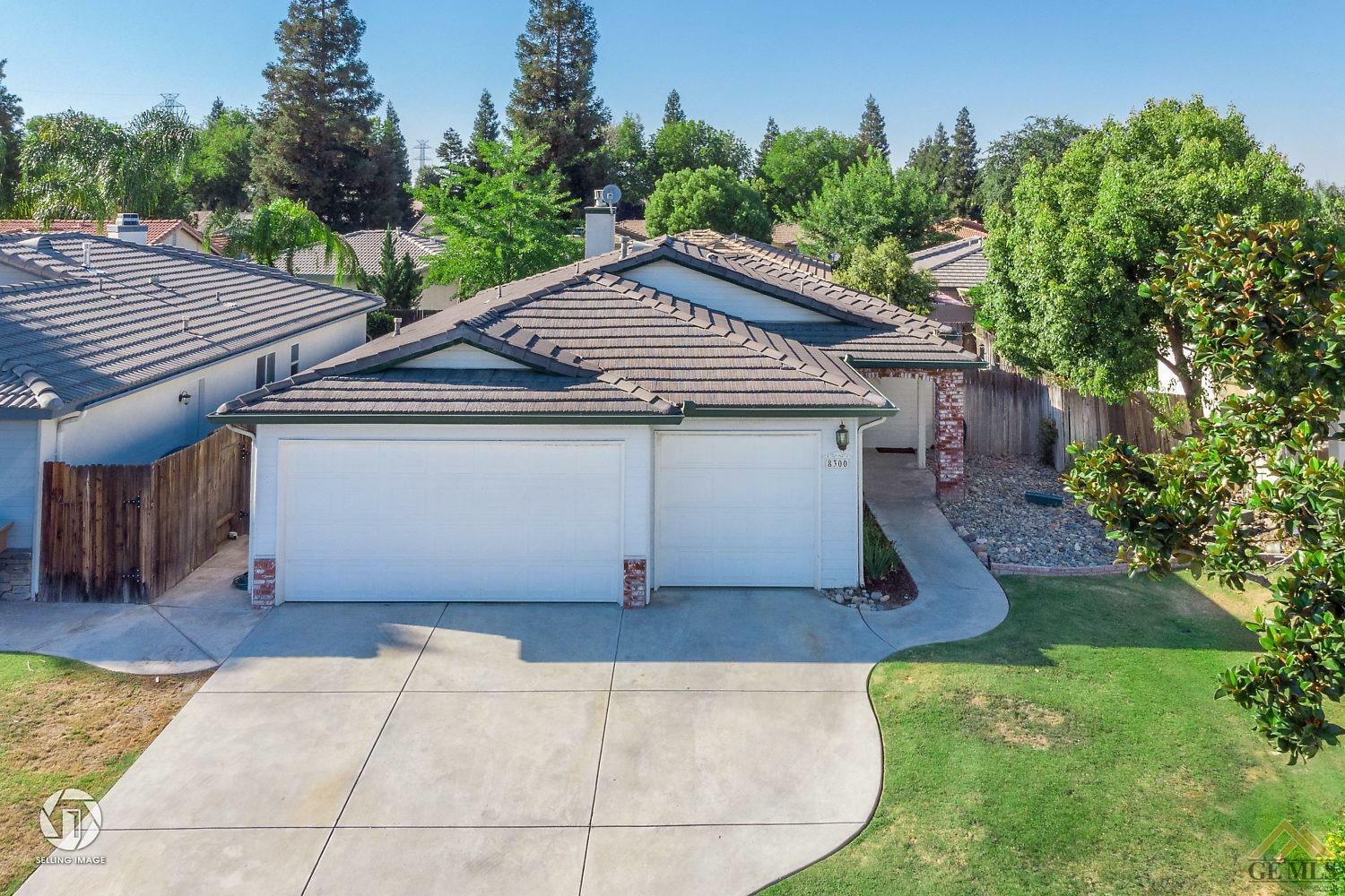 Property Photo:  8300 Essex Court  CA 93311 